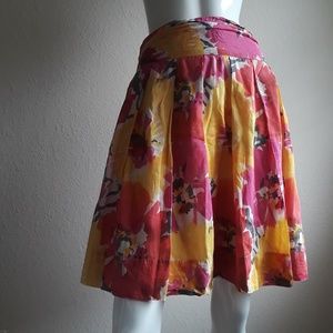 The limited floral skirt S-M
